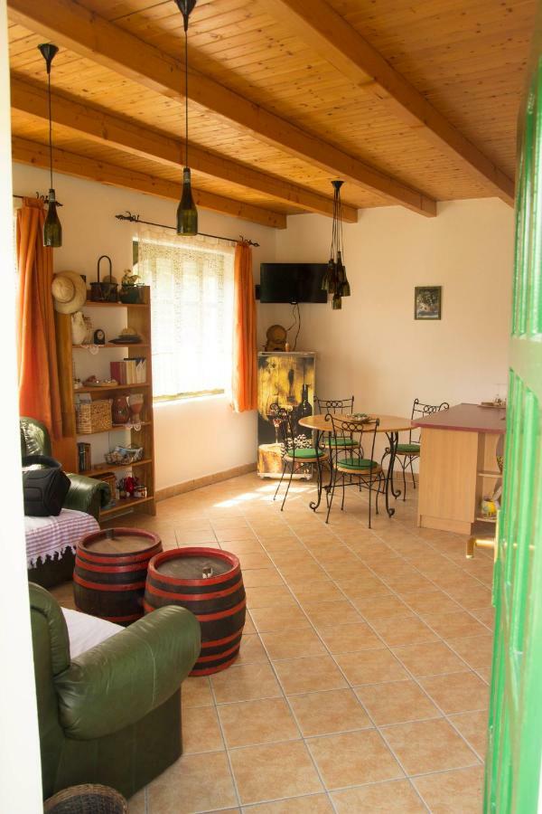 Szolohegyi Haziko - Cottage In The Vineyard Balatonszárszó المظهر الخارجي الصورة